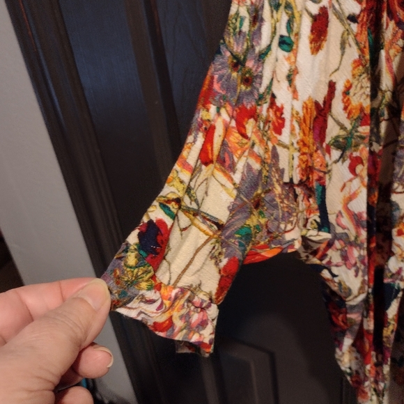 Like New Floral kimono - Picture 5 of 10